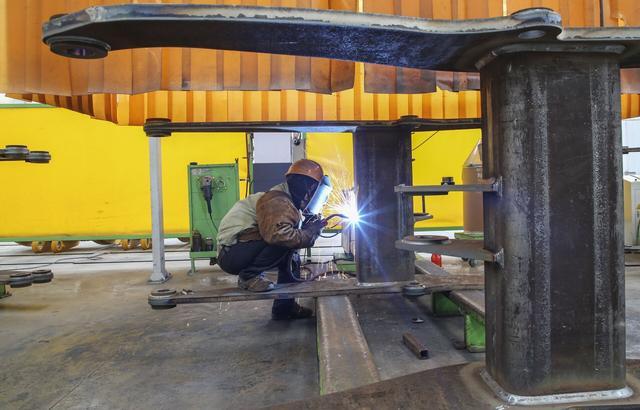 華星機械為挖掘機,裝載機等大型工程機械生產(chǎn)結構件,產(chǎn)品供應國內大型